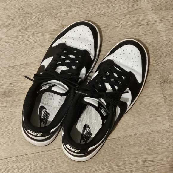 Nike Dunk Panda Low size 7.5 womens - Picture 7 of 9